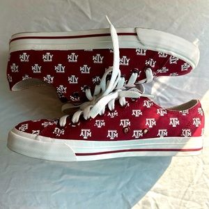 Texas A&M Women Converse Shoes Size 8 in Amazing Condition and Super Cute!